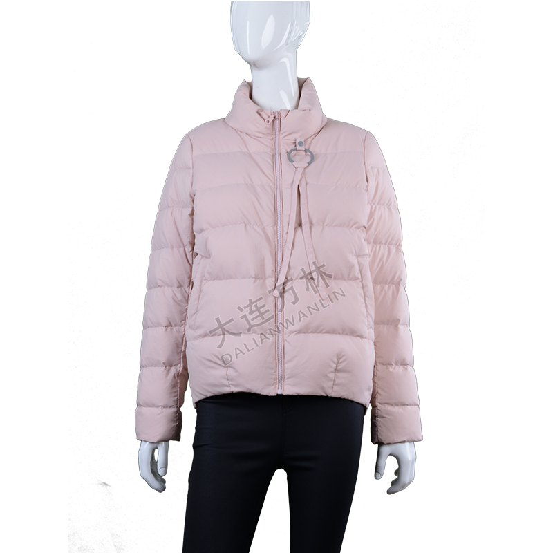 粉色短款羽絨服